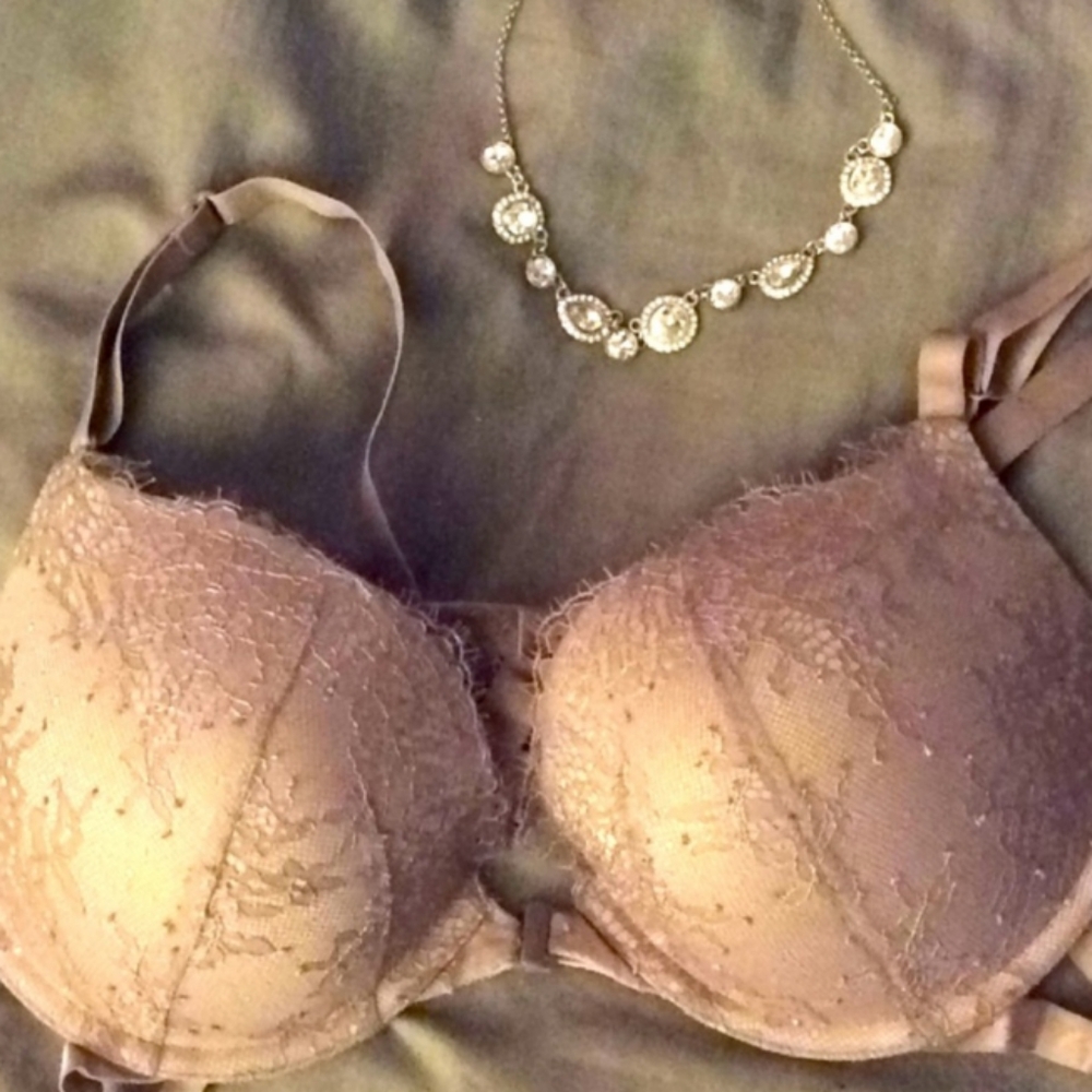 {Victoria's Secret} Very Sexy Push-Up Bra with Lace - Women's 36C